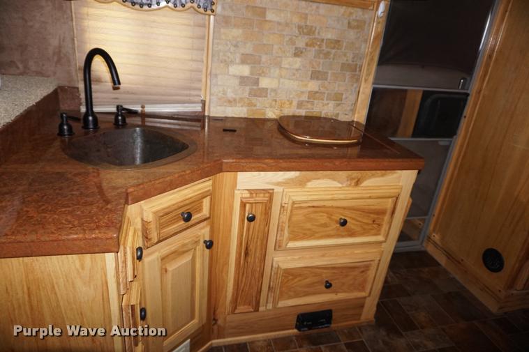 image for item DH9309 2009 Hart U4HG Ultimate horse trailer