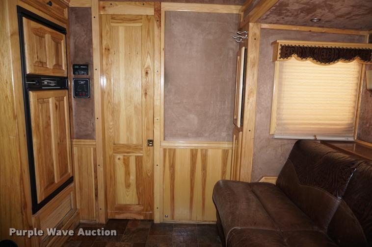 image for item DH9309 2009 Hart U4HG Ultimate horse trailer