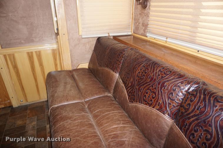 image for item DH9309 2009 Hart U4HG Ultimate horse trailer