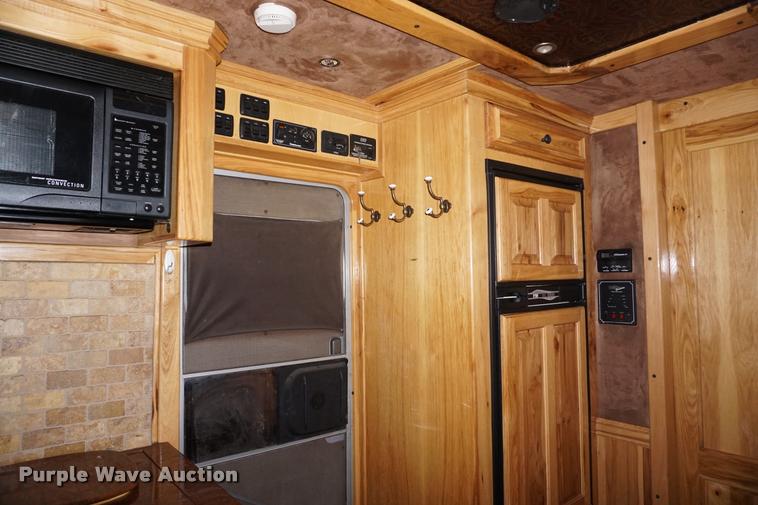 image for item DH9309 2009 Hart U4HG Ultimate horse trailer