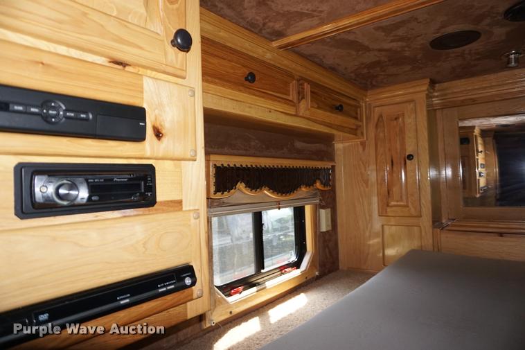 image for item DH9309 2009 Hart U4HG Ultimate horse trailer