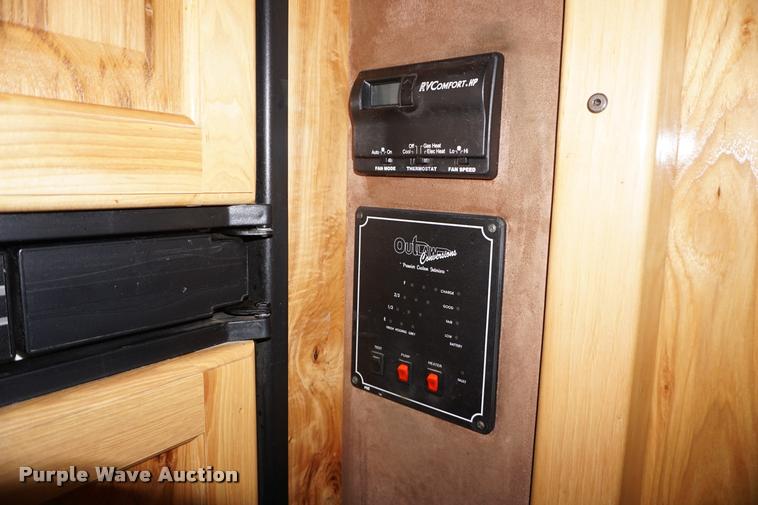 image for item DH9309 2009 Hart U4HG Ultimate horse trailer