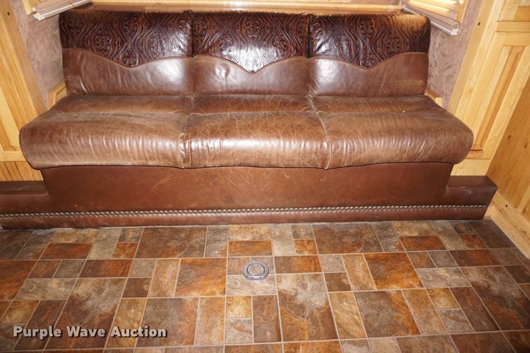 image for item DH9309 2009 Hart U4HG Ultimate horse trailer