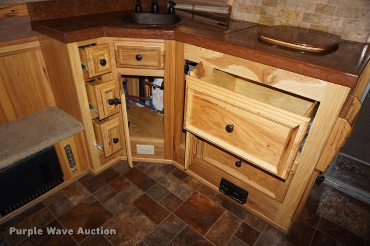 image for item DH9309 2009 Hart U4HG Ultimate horse trailer