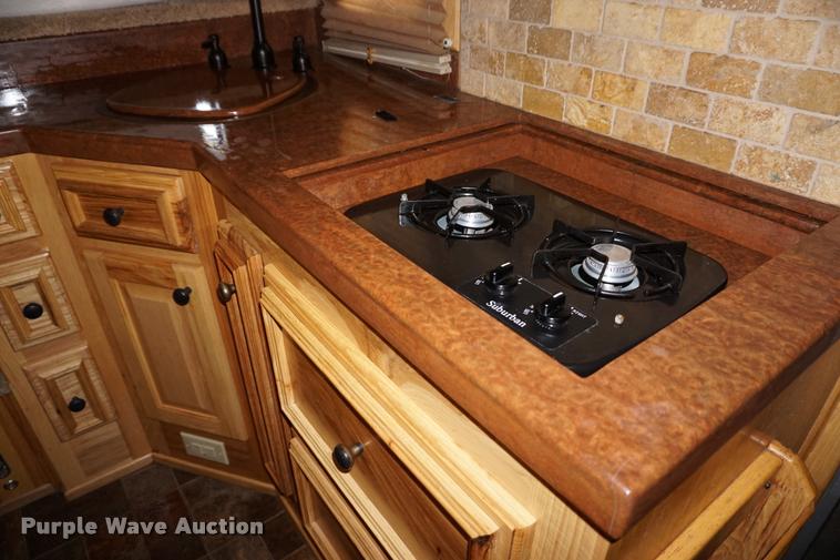 image for item DH9309 2009 Hart U4HG Ultimate horse trailer