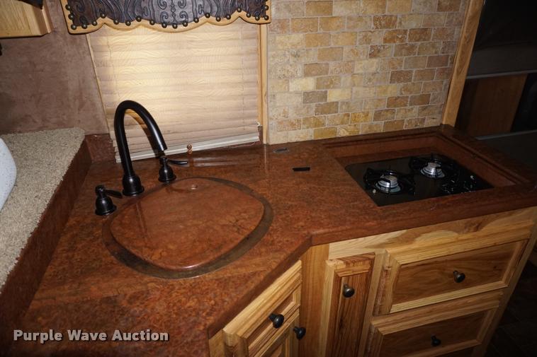 image for item DH9309 2009 Hart U4HG Ultimate horse trailer