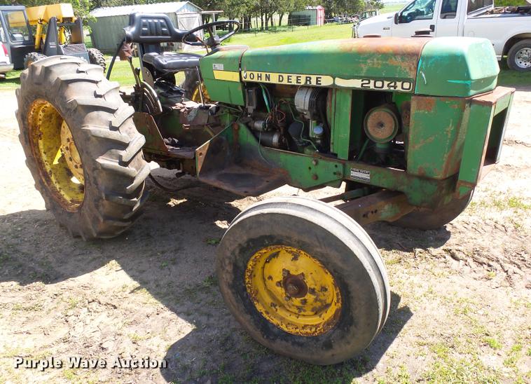 image for item DH9654 John Deere 2040 tractor