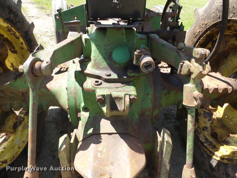 image for item DH9654 John Deere 2040 tractor