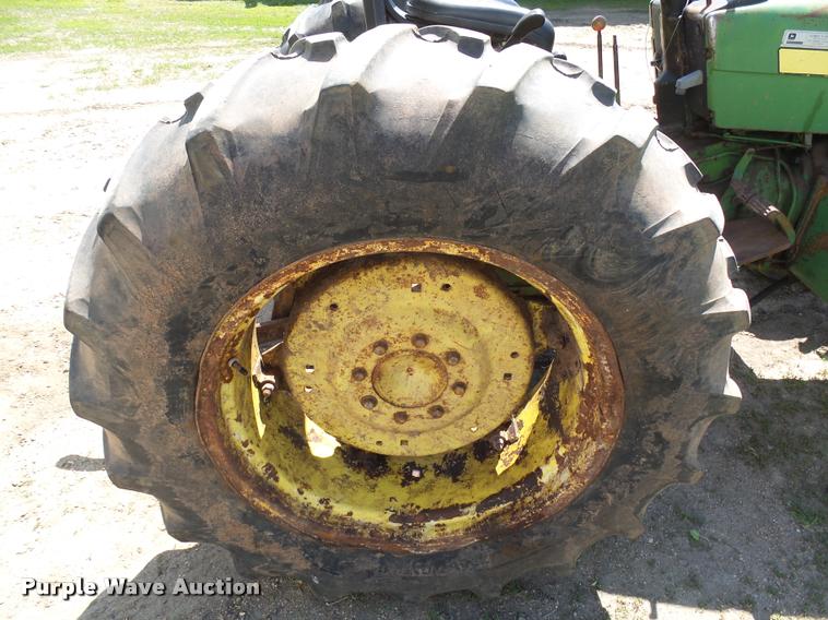 image for item DH9654 John Deere 2040 tractor