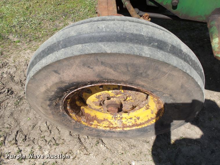 image for item DH9654 John Deere 2040 tractor