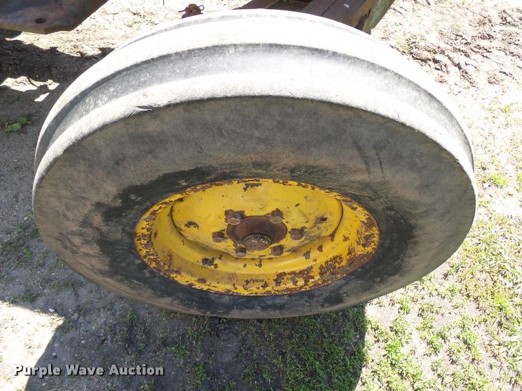 image for item DH9654 John Deere 2040 tractor