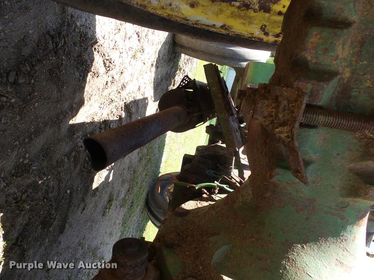 image for item DH9654 John Deere 2040 tractor