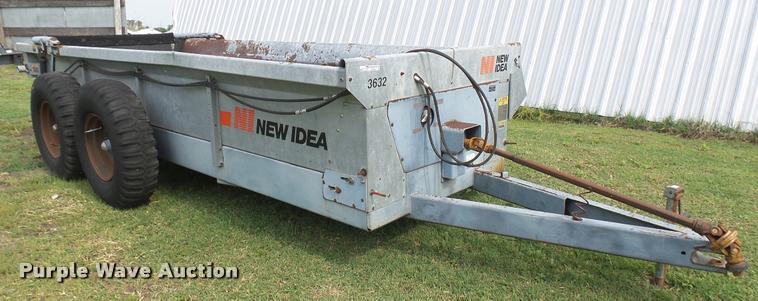 image for item DO9646 White-New Idea 3632 manure spreader