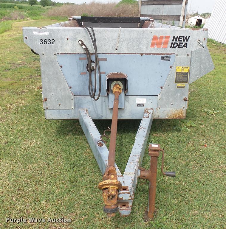 image for item DO9646 White-New Idea 3632 manure spreader