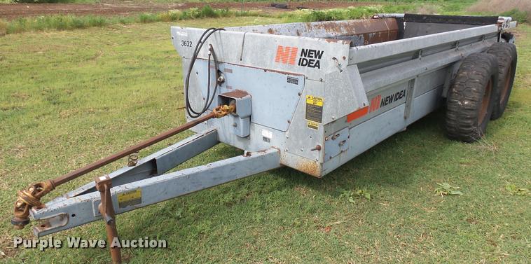 image for item DO9646 White-New Idea 3632 manure spreader