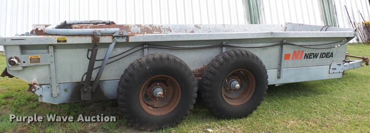 image for item DO9646 White-New Idea 3632 manure spreader