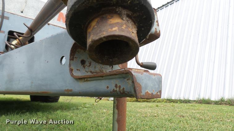 image for item DO9646 White-New Idea 3632 manure spreader