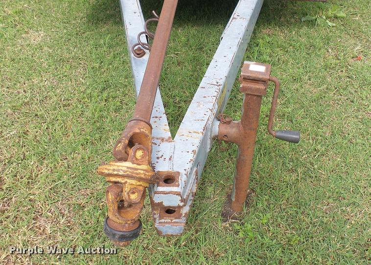 image for item DO9646 White-New Idea 3632 manure spreader