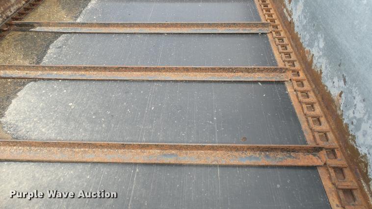 image for item DO9646 White-New Idea 3632 manure spreader