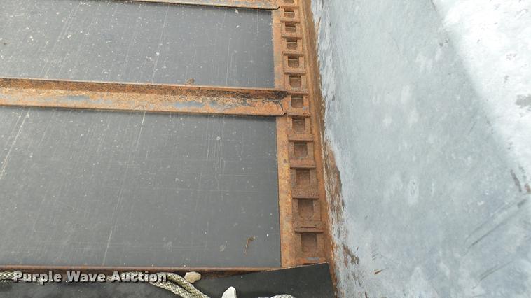 image for item DO9646 White-New Idea 3632 manure spreader