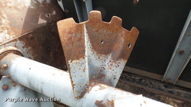 image for item DO9646 White-New Idea 3632 manure spreader