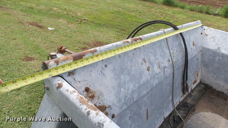 image for item DO9646 White-New Idea 3632 manure spreader