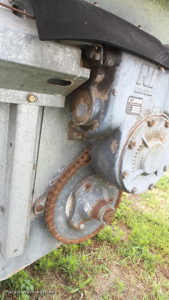 image for item DO9646 White-New Idea 3632 manure spreader