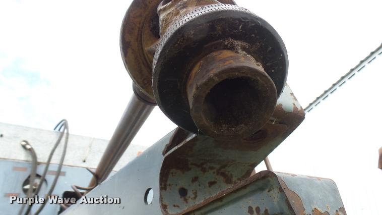 image for item DO9646 White-New Idea 3632 manure spreader