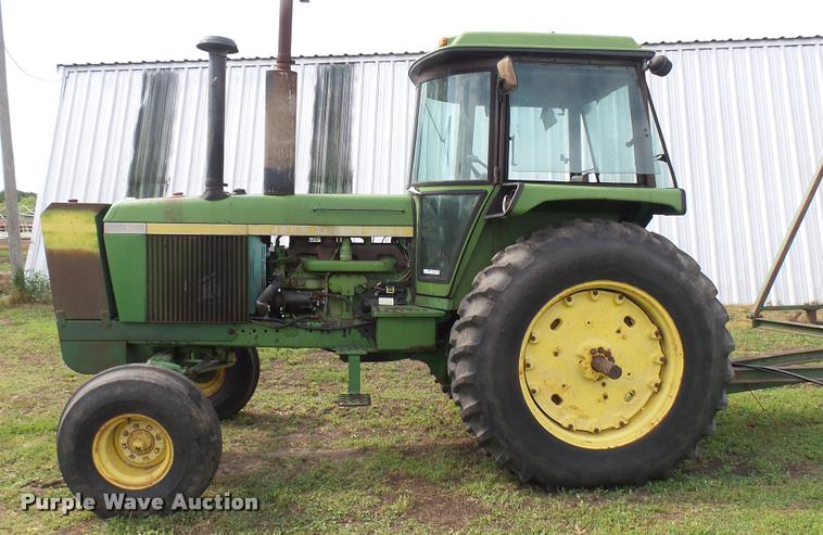 image for item DO9647 1975 John Deere 4430 tractor