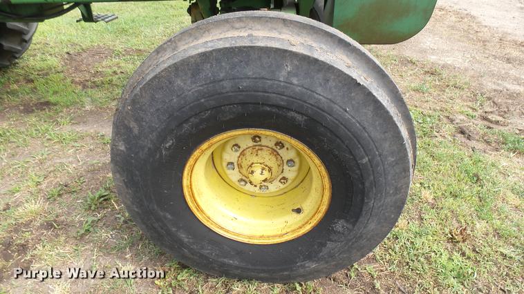 image for item DO9647 1975 John Deere 4430 tractor