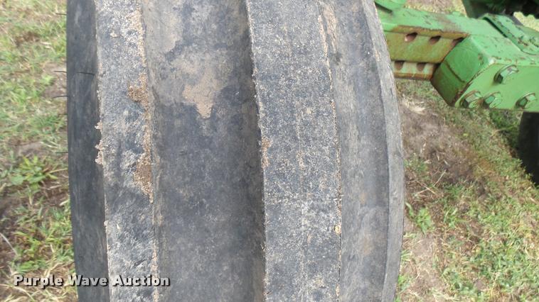 image for item DO9647 1975 John Deere 4430 tractor