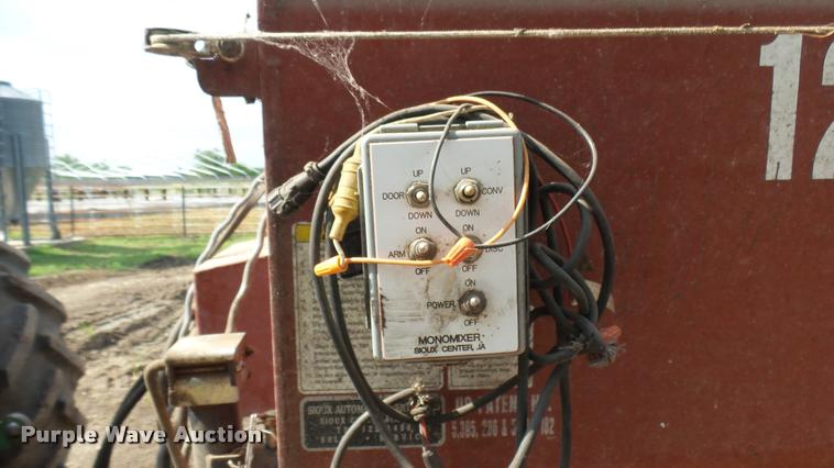 image for item DO9648 Monomixer 1210 feed/mixer wagon