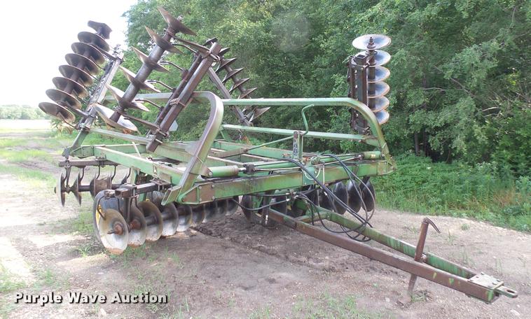 image for item DO9649 John Deere 0235 disk