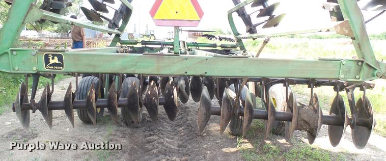 image for item DO9649 John Deere 0235 disk