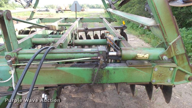 image for item DO9649 John Deere 0235 disk