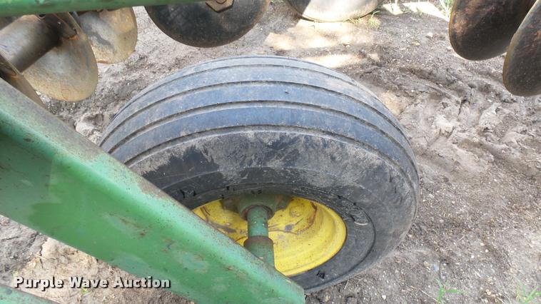 image for item DO9649 John Deere 0235 disk