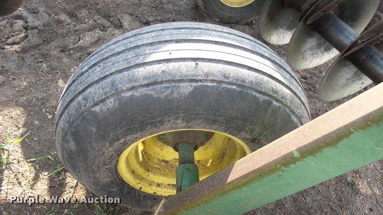 image for item DO9649 John Deere 0235 disk