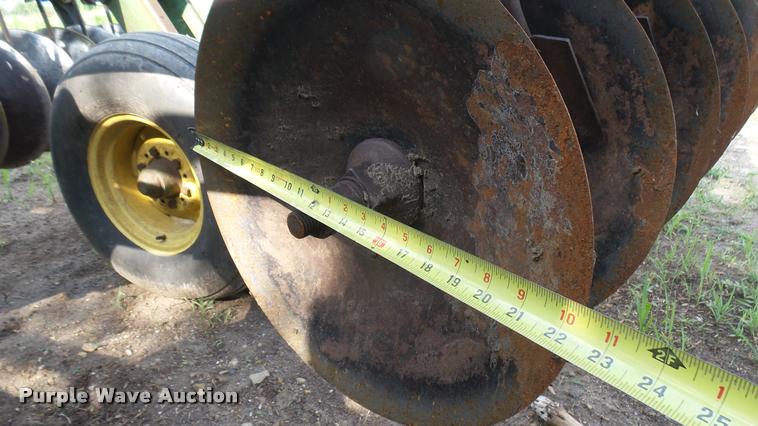 image for item DO9649 John Deere 0235 disk