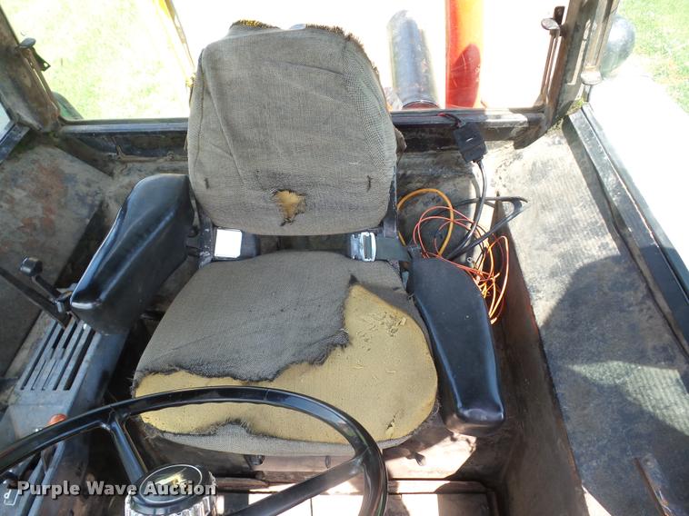 image for item K6472 1983 John Deere 4450 MFWD tractor