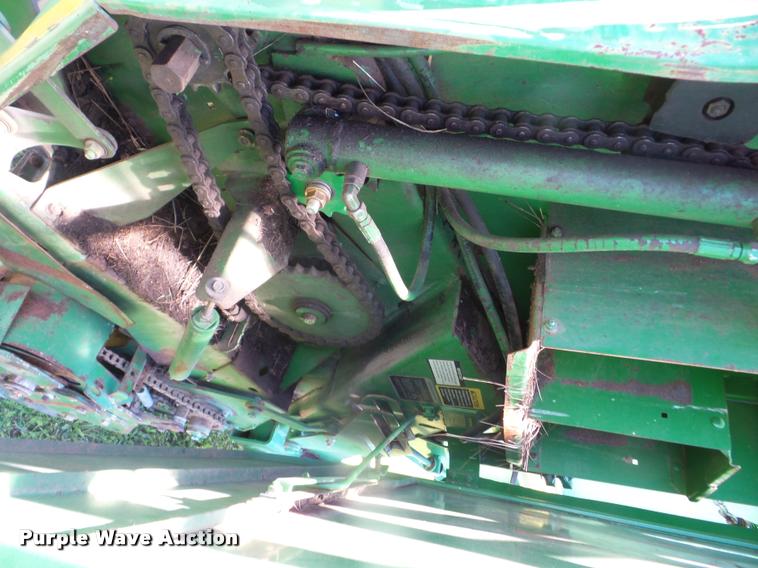 image for item K6475 2007 John Deere 568 round baler