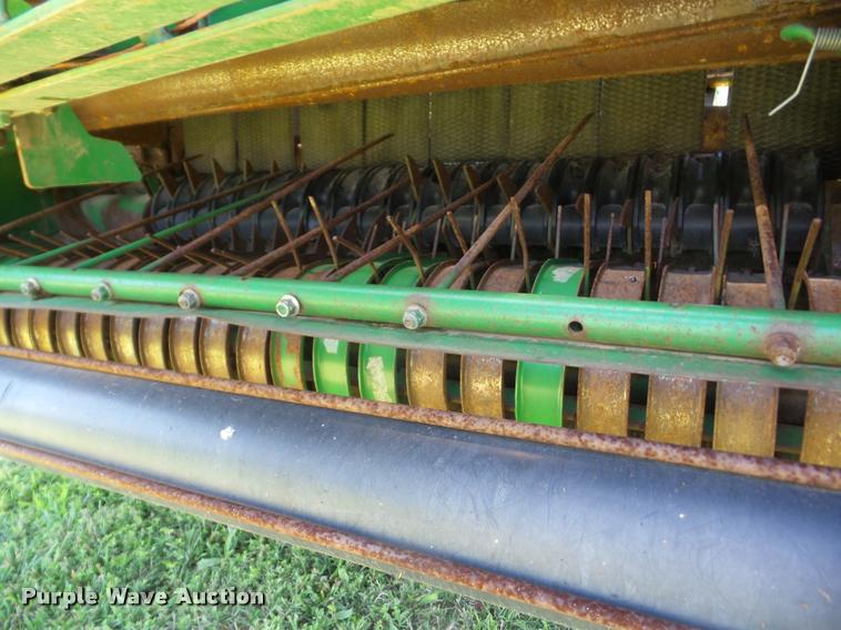 image for item K6475 2007 John Deere 568 round baler