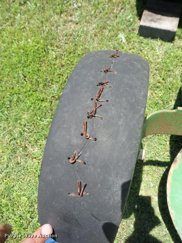 image for item K6475 2007 John Deere 568 round baler