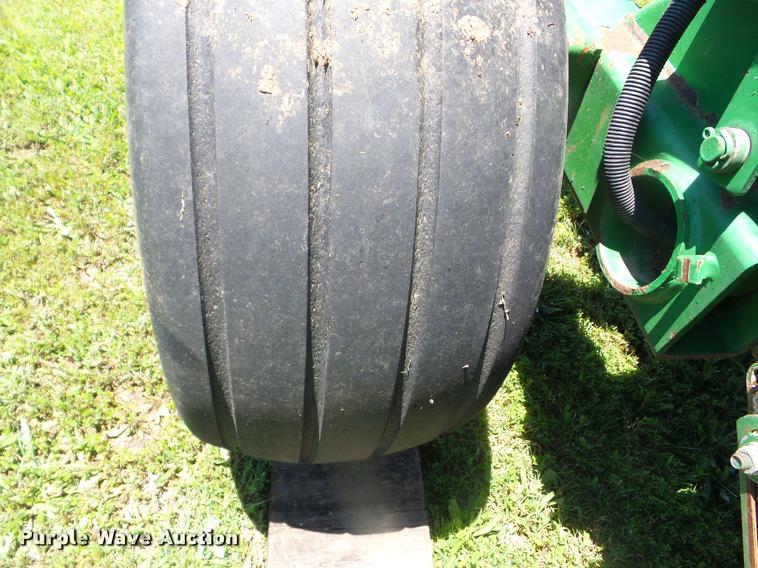 image for item K6475 2007 John Deere 568 round baler