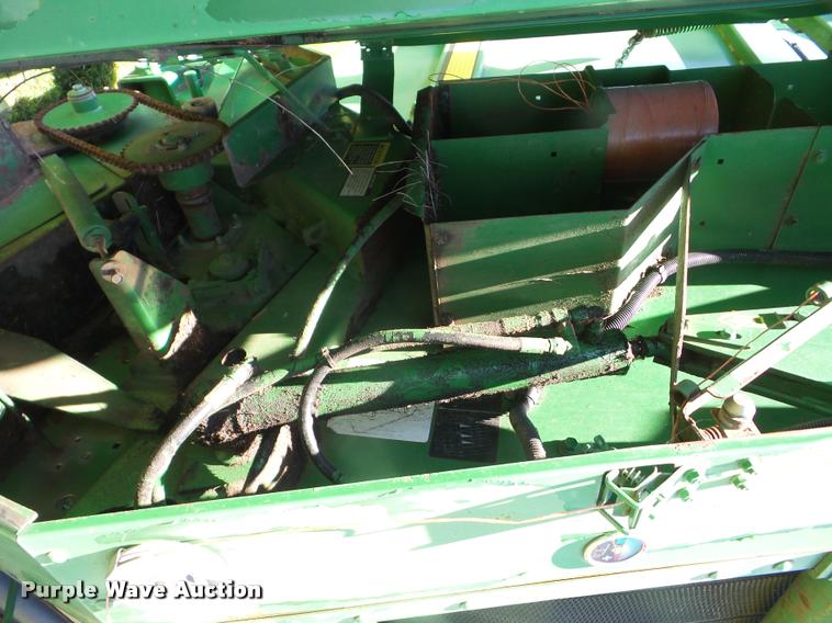 image for item K6475 2007 John Deere 568 round baler