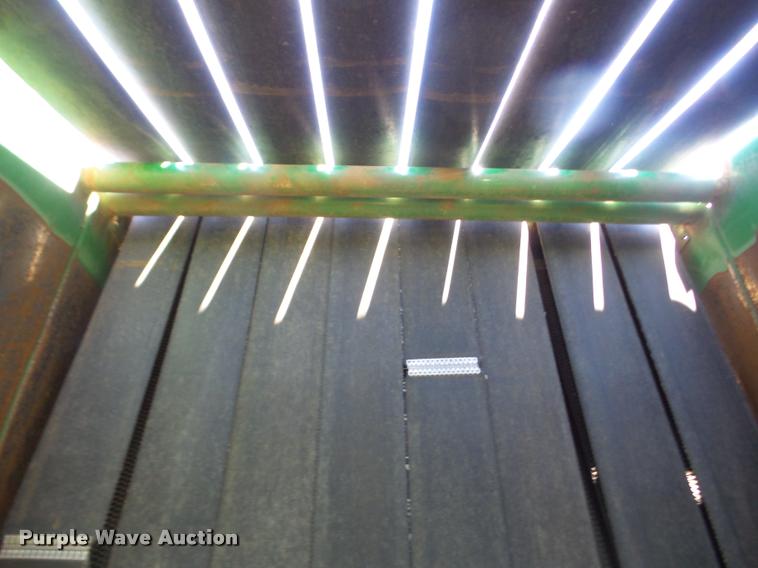 image for item K6475 2007 John Deere 568 round baler