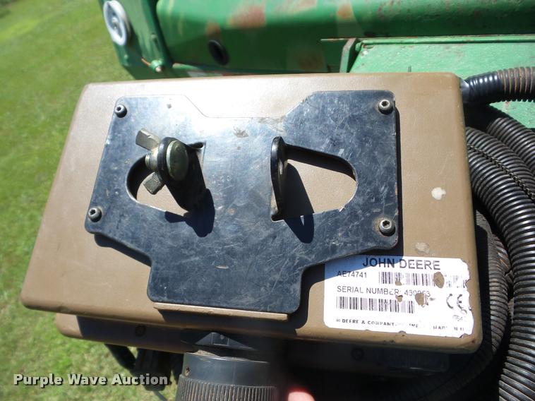 image for item K6475 2007 John Deere 568 round baler