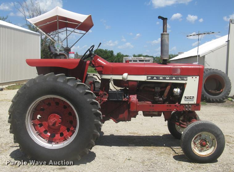 image for item L2330 Farmall 706 tractor