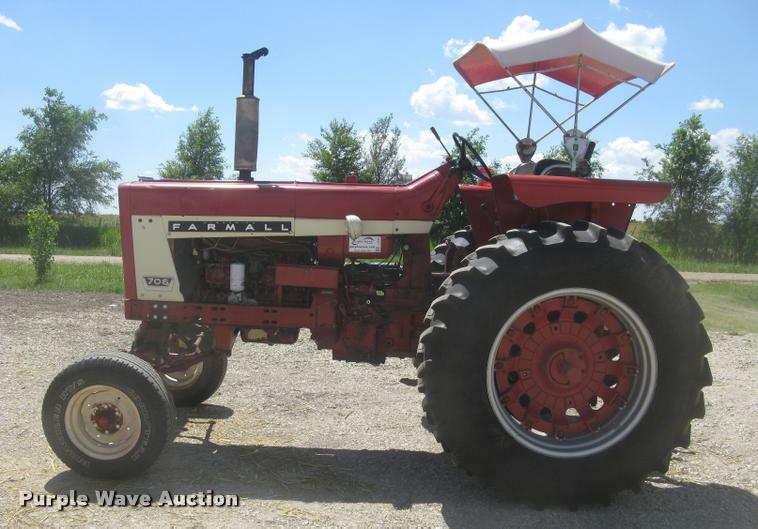 image for item L2330 Farmall 706 tractor