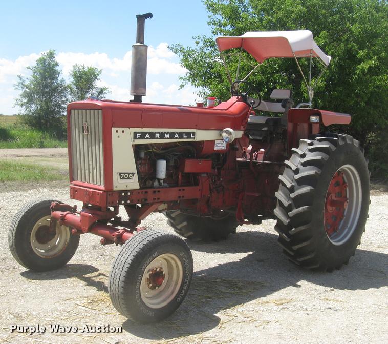 image for item L2330 Farmall 706 tractor