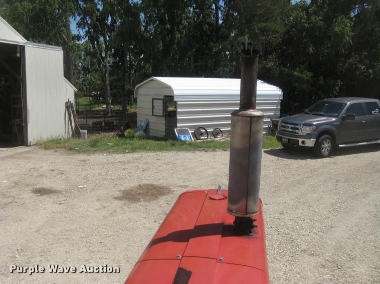 image for item L2330 Farmall 706 tractor